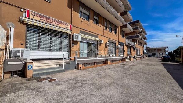 locale commerciale in vendita a Formia