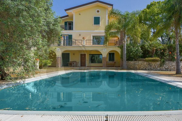 casa indipendente in vendita a Formia in zona Marànola