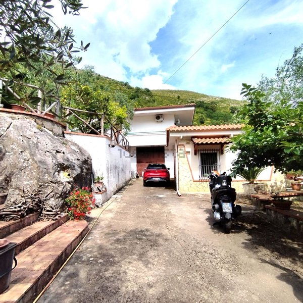 casa indipendente in vendita a Formia