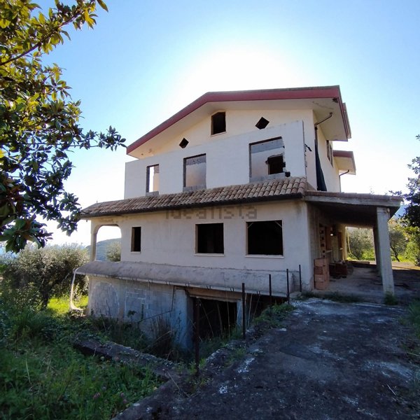 casa indipendente in vendita a Formia in zona Trivio