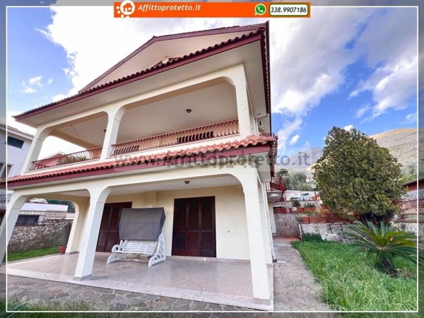 casa indipendente in vendita a Formia in zona Trivio