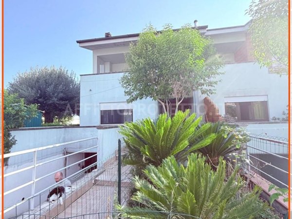 casa indipendente in vendita a Formia in zona Penitro