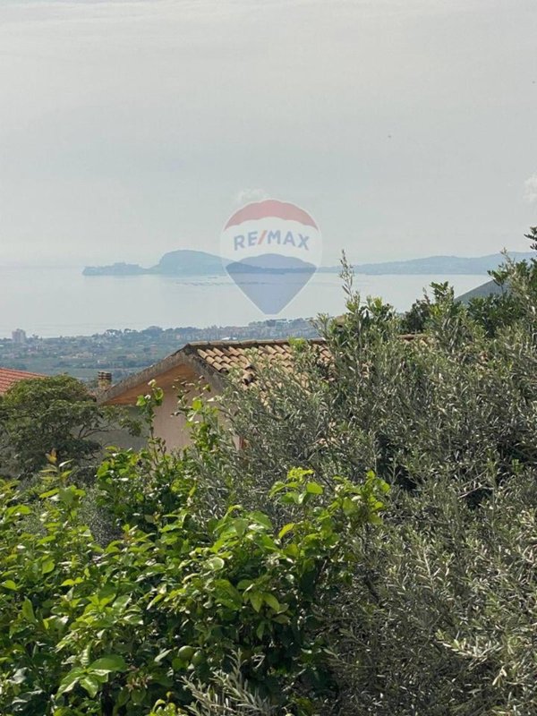 casa indipendente in vendita a Formia in zona Castellonorato