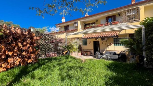 casa indipendente in vendita a Formia
