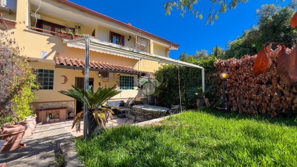 casa indipendente in vendita a Formia