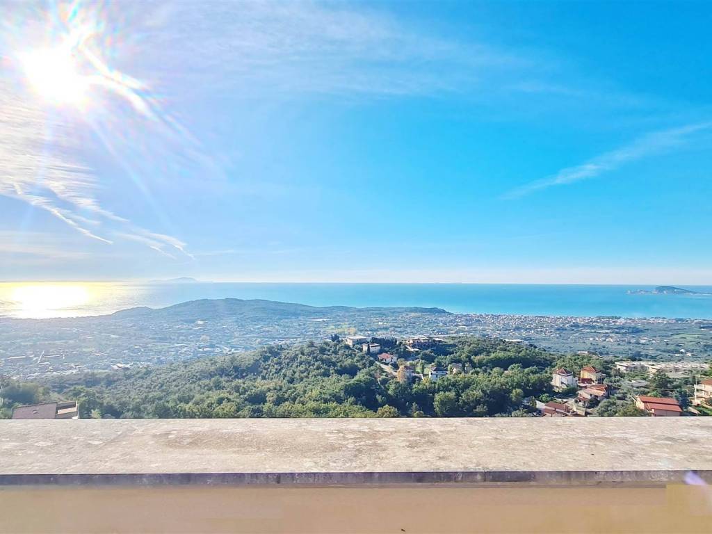casa indipendente in vendita a Formia in zona Castellonorato