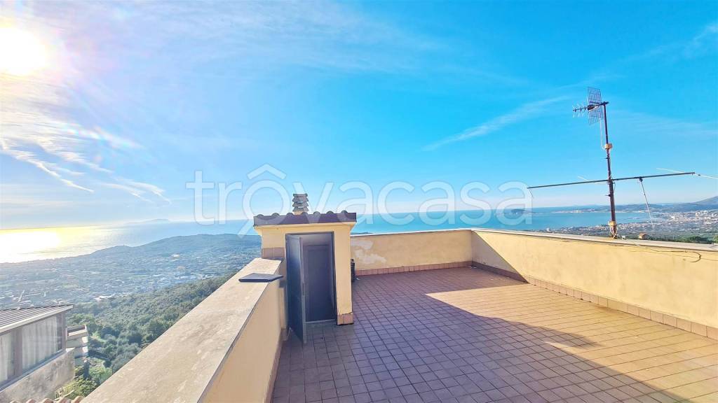 casa indipendente in vendita a Formia in zona Castellonorato