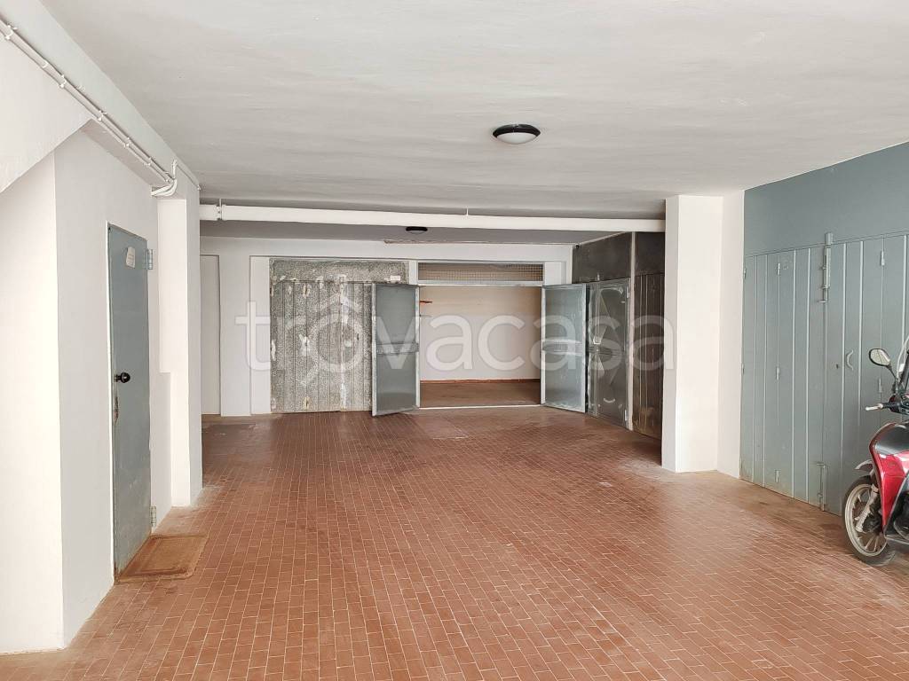 locale di sgombero in vendita a Formia