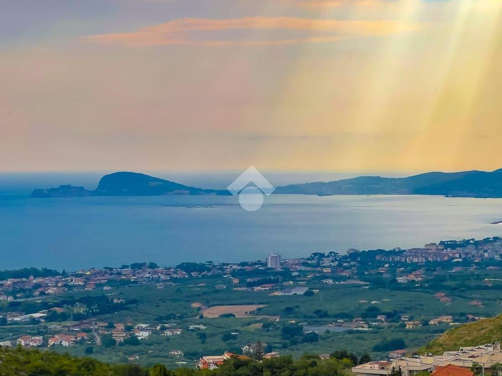 appartamento in vendita a Formia in zona Castellonorato