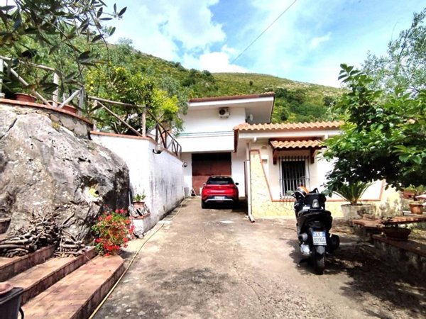 casa indipendente in vendita a Formia