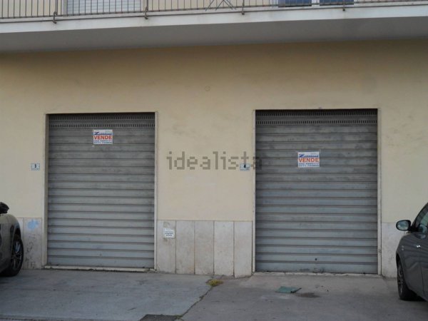 locale commerciale in vendita a Formia