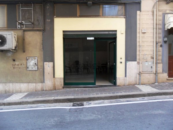 locale commerciale in vendita a Formia