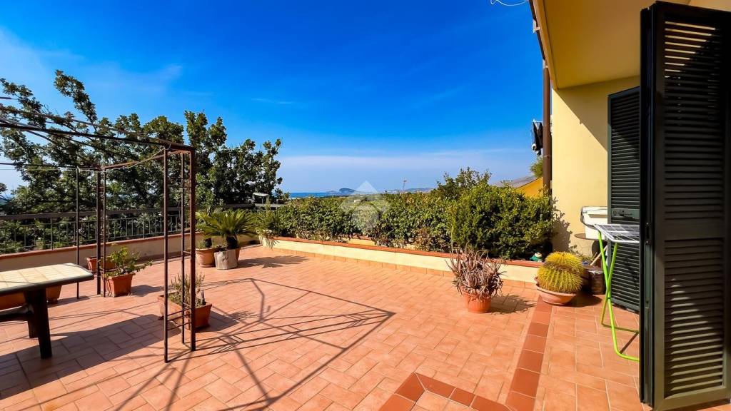 appartamento in vendita a Formia in zona Penitro