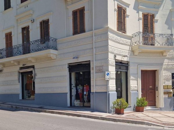 negozio in vendita a Formia
