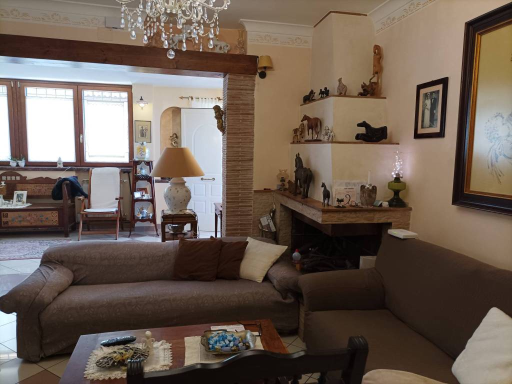 casa indipendente in vendita a Formia in zona Castellonorato