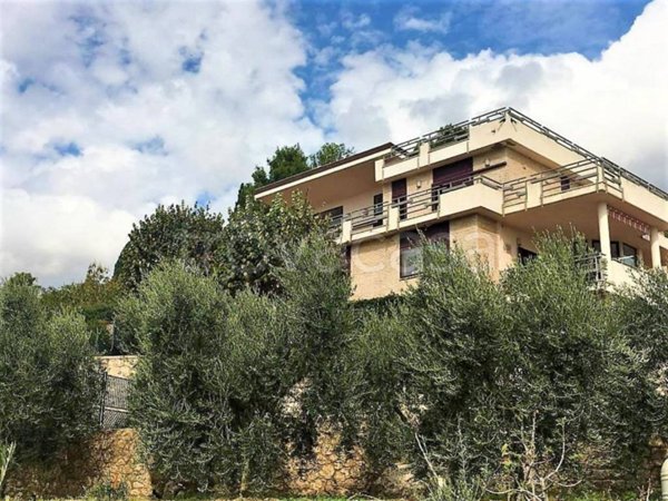 casa indipendente in vendita a Formia in zona Castellonorato