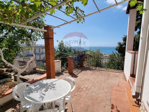 casa indipendente in vendita a Formia