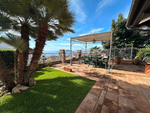 casa indipendente in vendita a Formia