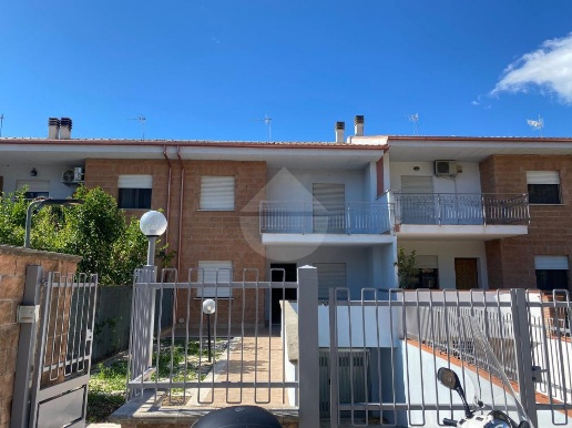 casa indipendente in vendita a Formia in zona Penitro