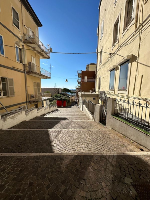 locale commerciale in vendita a Formia
