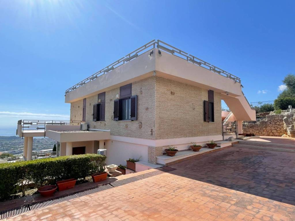 casa indipendente in vendita a Formia in zona Castellonorato