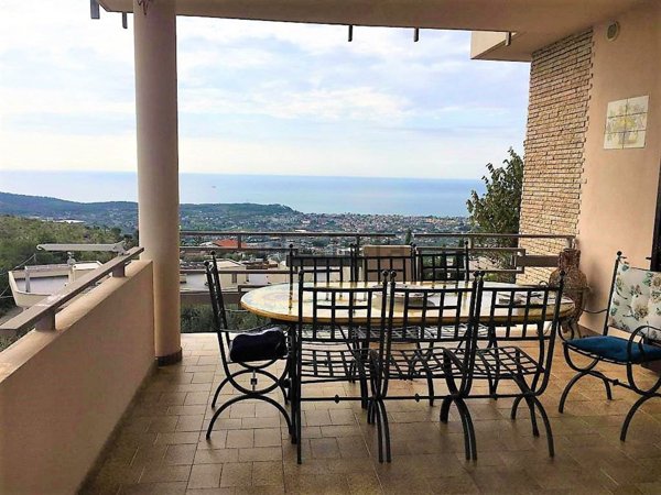 casa indipendente in vendita a Formia in zona Castellonorato
