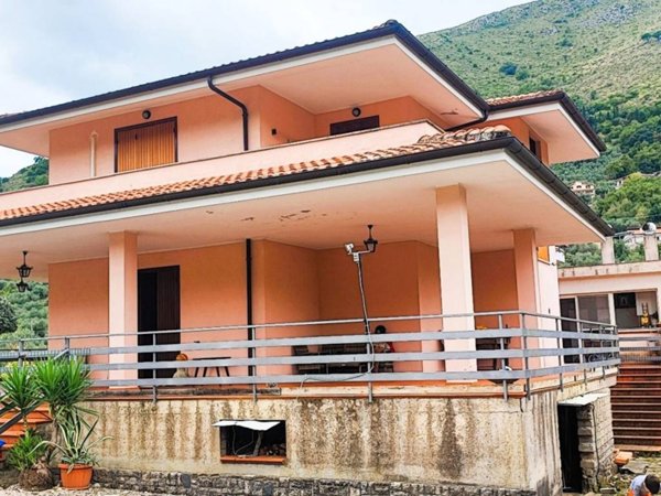 casa indipendente in vendita a Formia