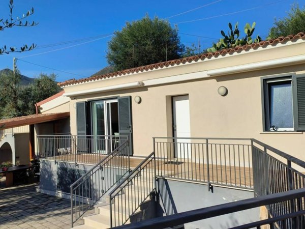 casa indipendente in vendita a Formia