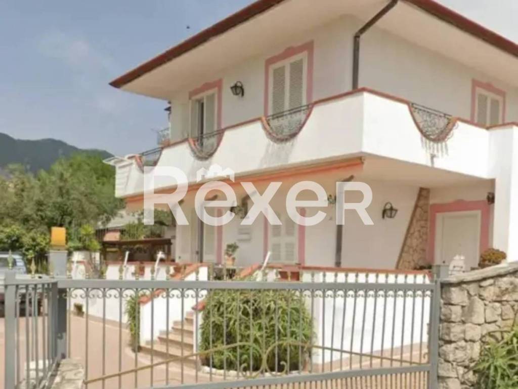 casa indipendente in vendita a Formia in zona Trivio