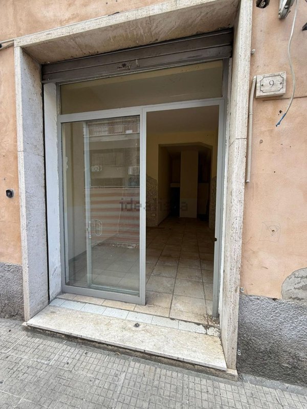 locale commerciale in vendita a Formia