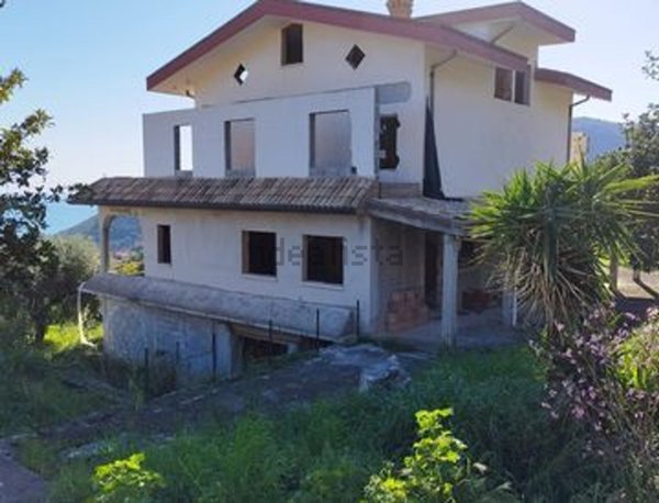 casa indipendente in vendita a Formia