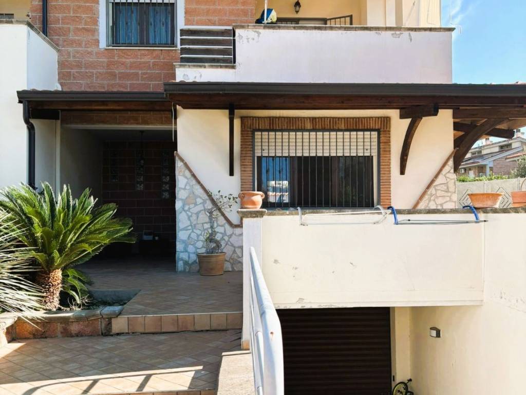 casa indipendente in vendita a Formia in zona Penitro