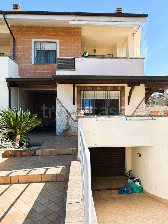 casa indipendente in vendita a Formia in zona Penitro