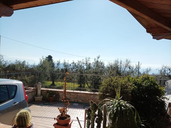 esavano in vendita a Formia in zona Trivio