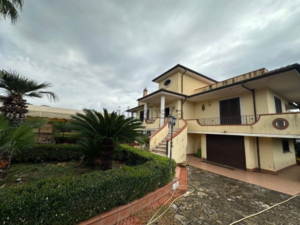 casa indipendente in vendita a Formia