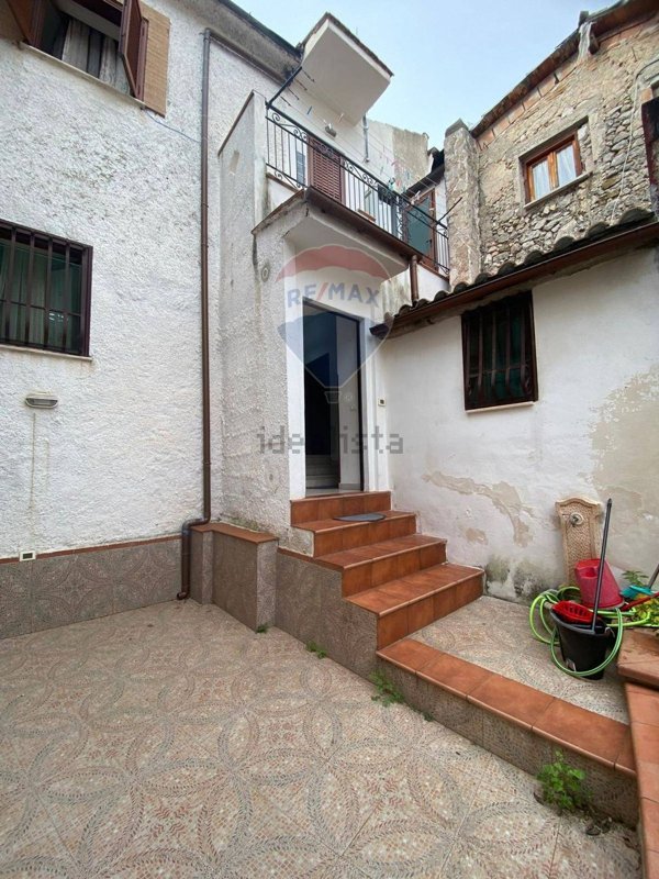 casa indipendente in vendita a Formia in zona Trivio