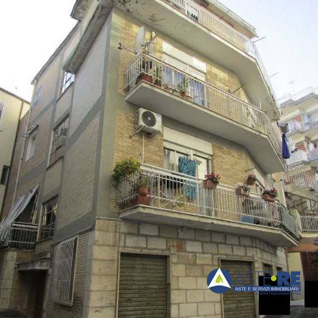 locale commerciale in vendita a Formia