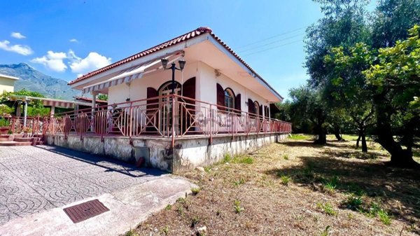 casa indipendente in vendita a Formia