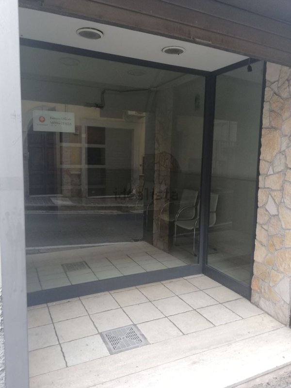 locale commerciale in vendita a Formia