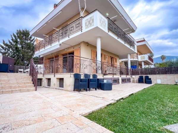 casa indipendente in vendita a Formia