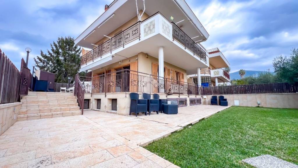 casa indipendente in vendita a Formia