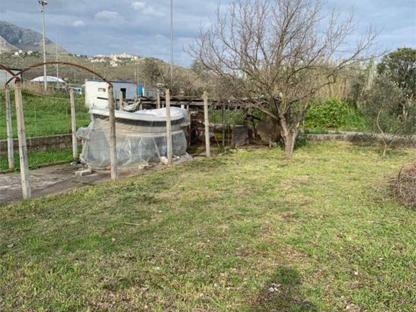 locale commerciale in vendita a Formia