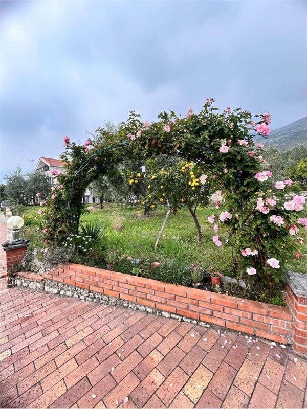 casa indipendente in vendita a Formia in zona Trivio