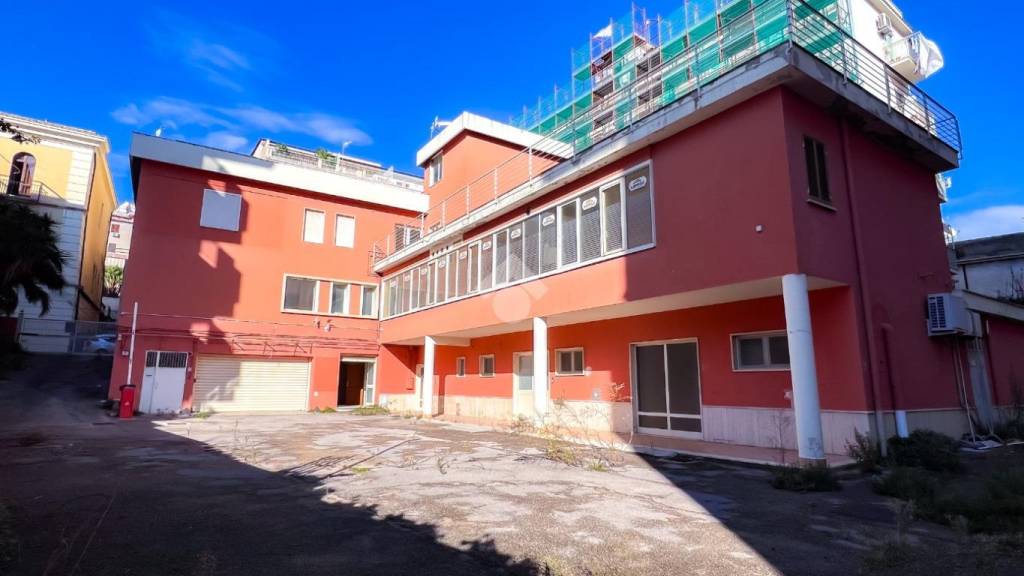locale commerciale in vendita a Formia