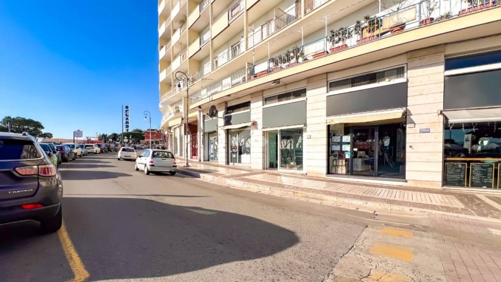 locale commerciale in vendita a Formia