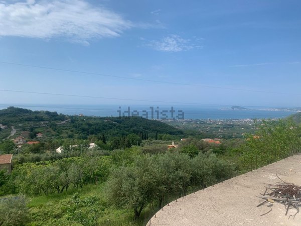 casa indipendente in vendita a Formia in zona Castellonorato