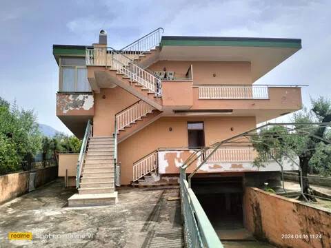 casa indipendente in vendita a Formia in zona Acquatraversa