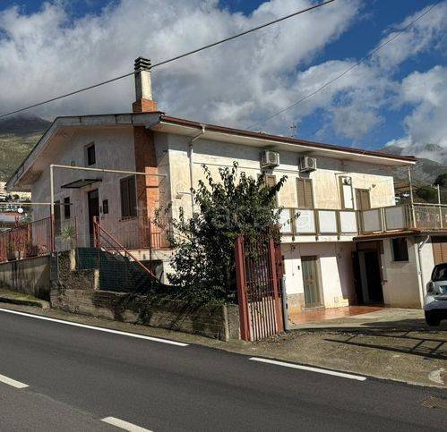 casa indipendente in vendita a Formia