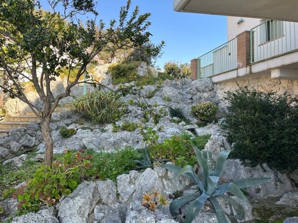 casa indipendente in vendita a Formia in zona Castellonorato