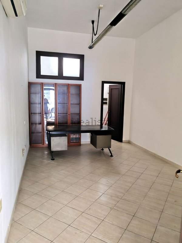 locale commerciale in vendita a Formia